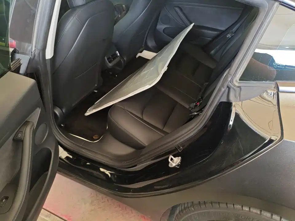 Tesla Model 3 — миниатюра 6