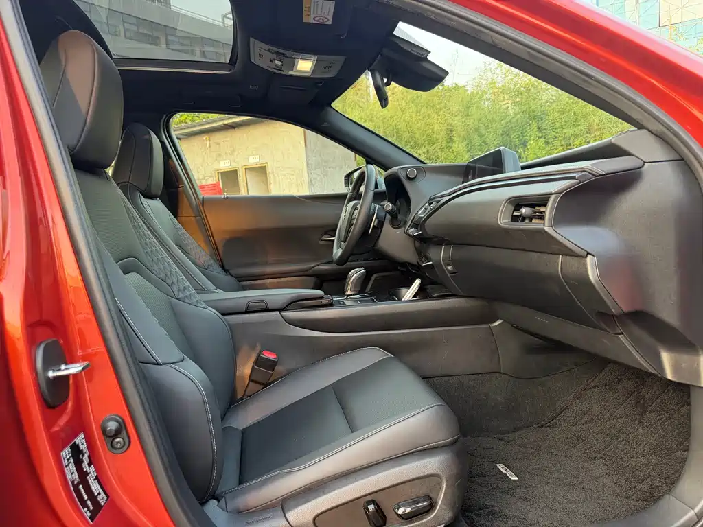 Lexus UX New Energy — миниатюра 10