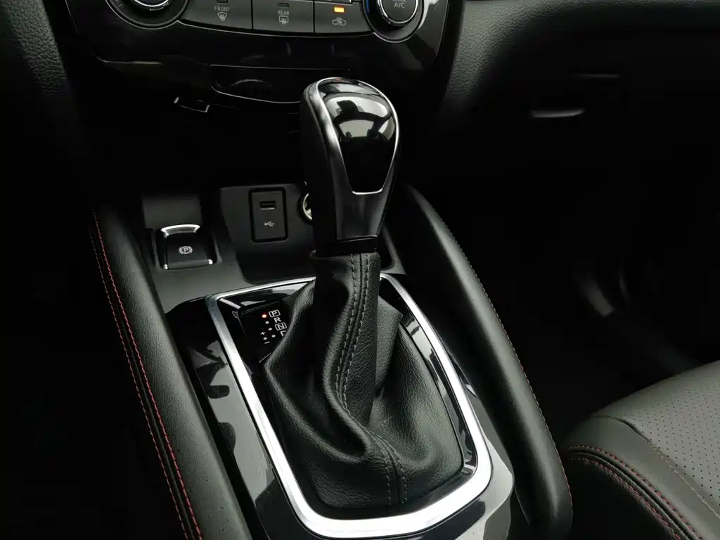 Nissan Qashqai — миниатюра 13