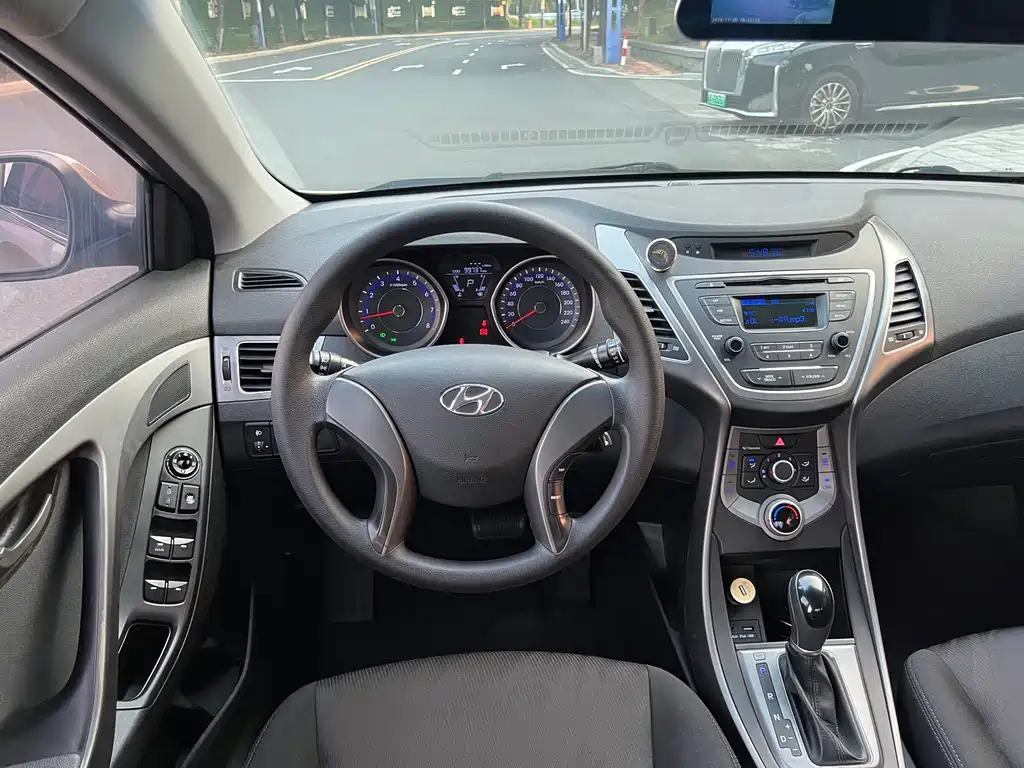 Hyundai Elantra Langdong — миниатюра 13