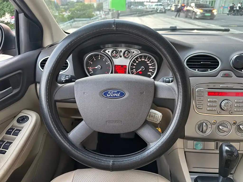 Ford Focus — миниатюра 10