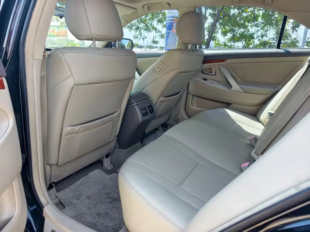 Toyota Camry — миниатюра 9