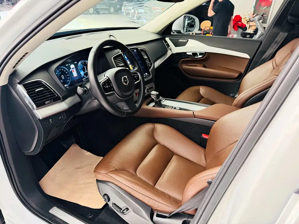 Volvo XC90 — миниатюра 3