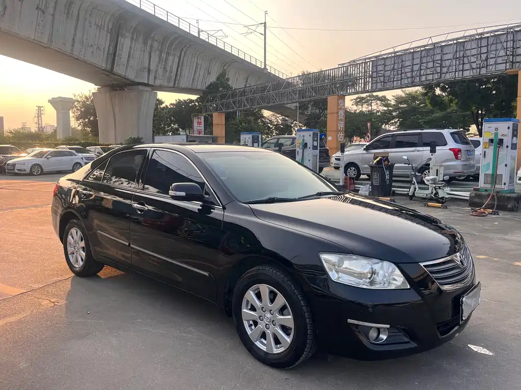 Toyota Camry — миниатюра 8