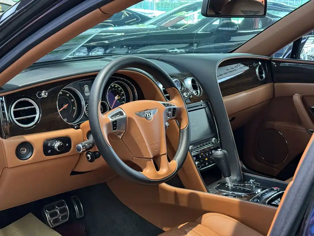 Bentley Flying Spur — миниатюра 7