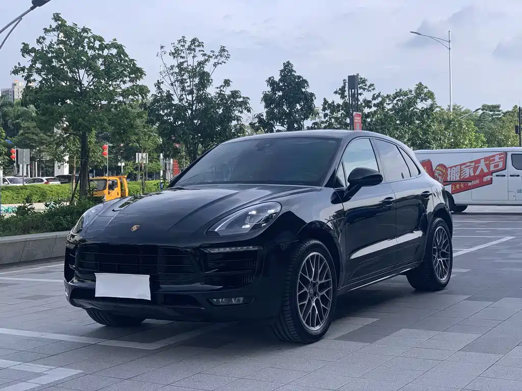 PORSCHE MACAN