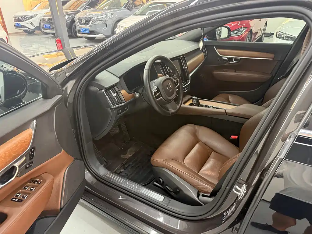 Volvo S90 — миниатюра 8