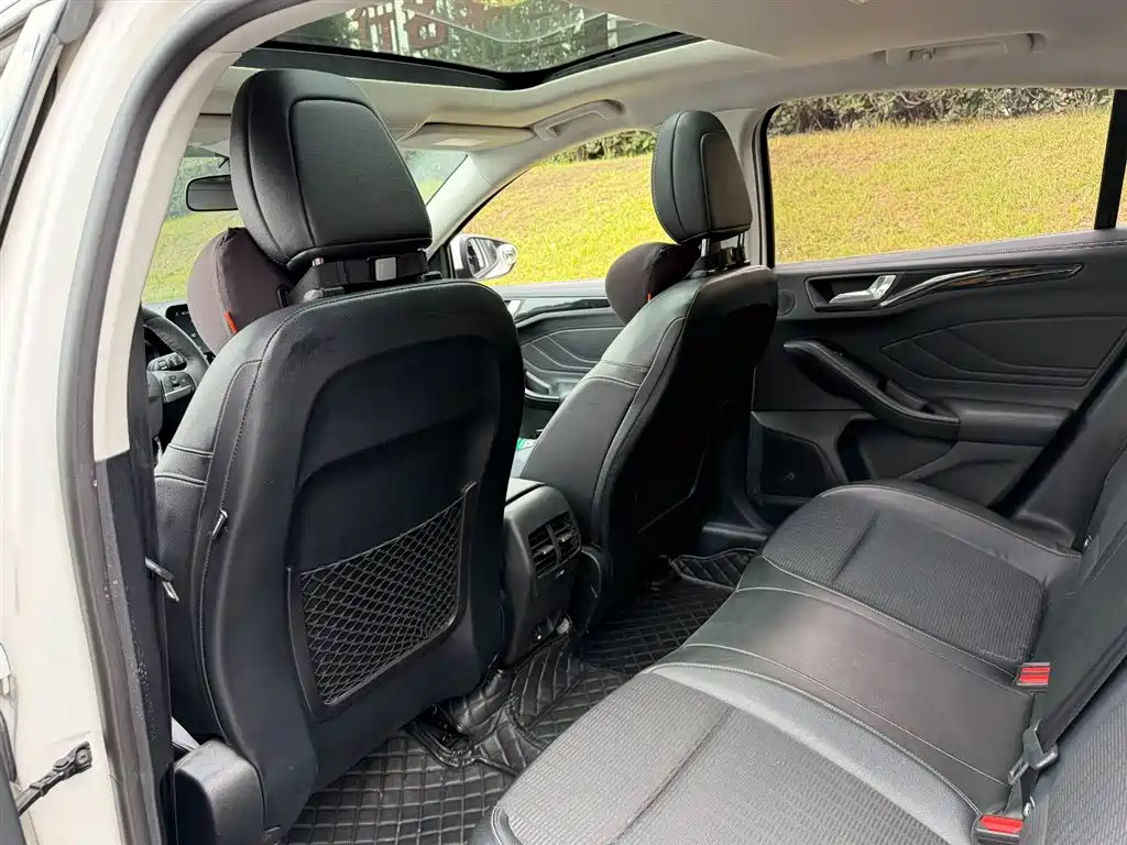 Ford Focus 2021 EcoBoost 180 AT