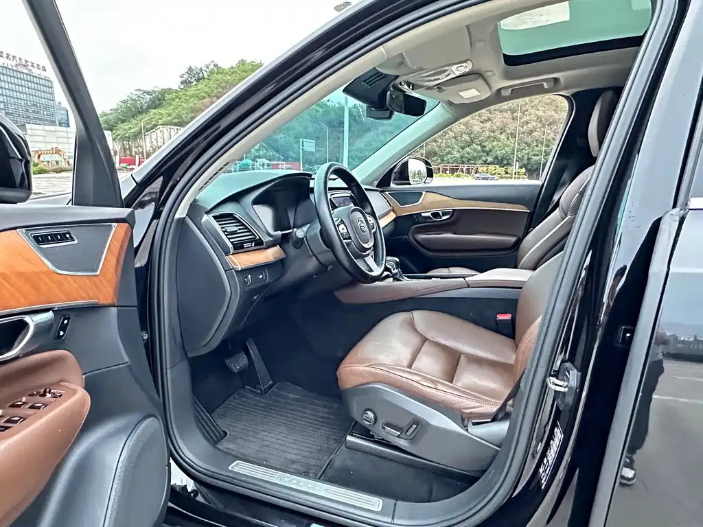 Volvo XC90 — миниатюра 7