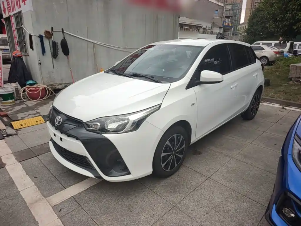 Toyota Yaris L — миниатюра 2