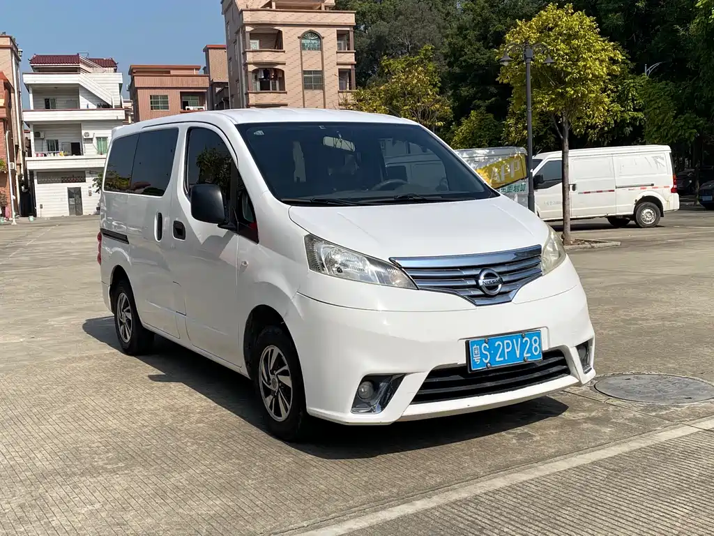 NISSAN NV200