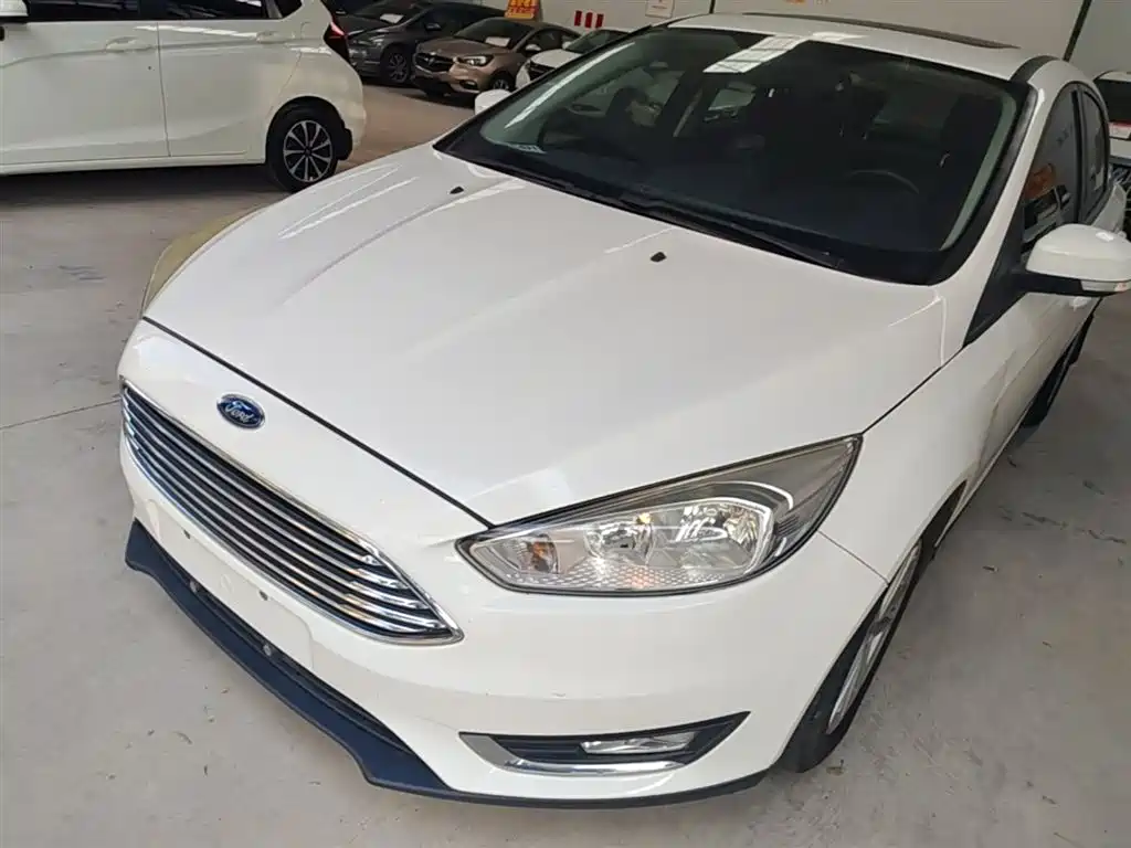 Ford Focus 2015 EcoBoost 125 AT