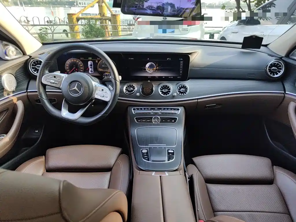 Mercedes-Benz E-Class — миниатюра 5