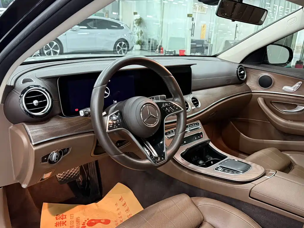 Mercedes-Benz E-Class — миниатюра 4
