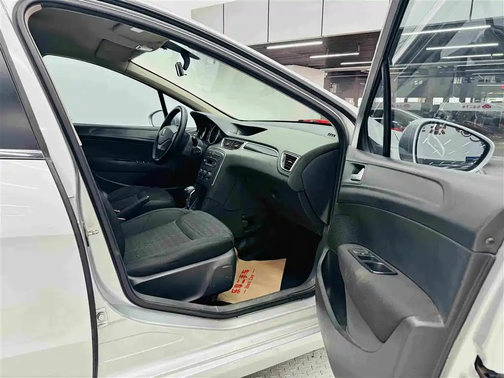 Peugeot 308 — миниатюра 26