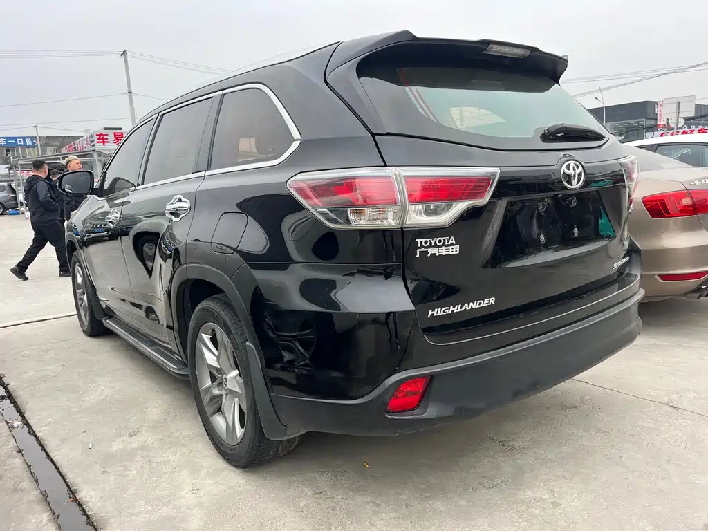 TOYOTA HIGHLANDER