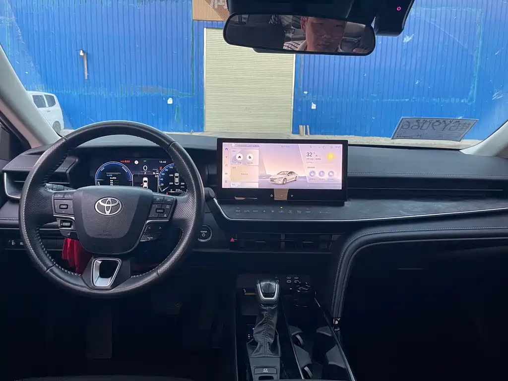 Toyota Camry — миниатюра 8