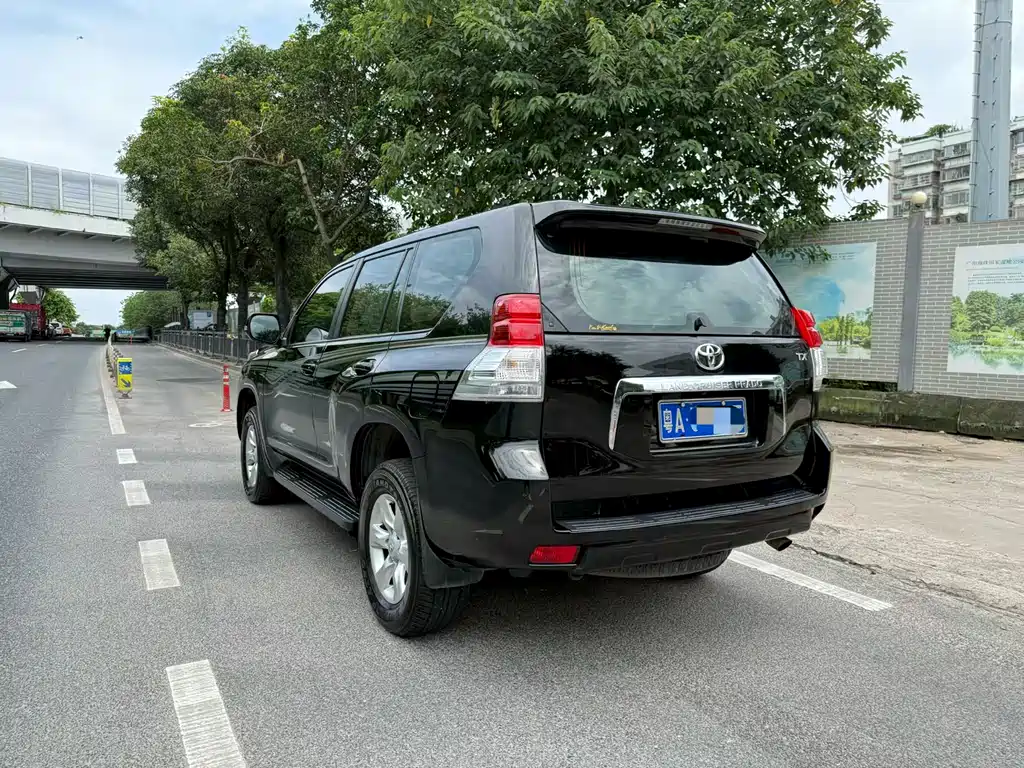 Toyota Land Cruiser Prado 2010 2.7L AT Standard
