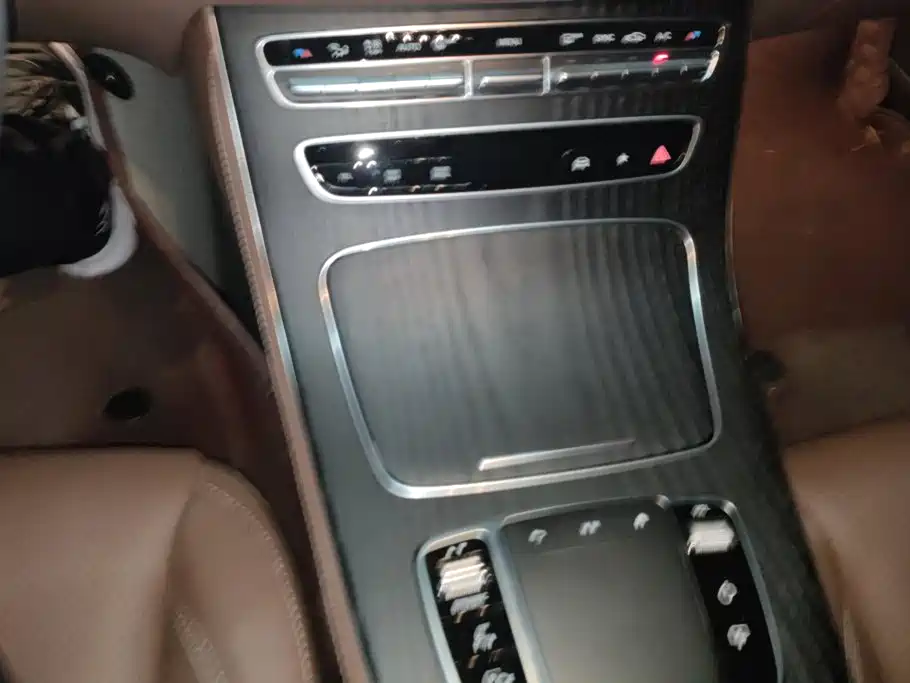 Mercedes-Benz E-Class — миниатюра 16