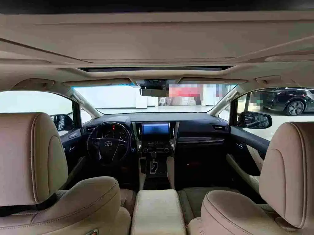 Toyota Alphard — миниатюра 6