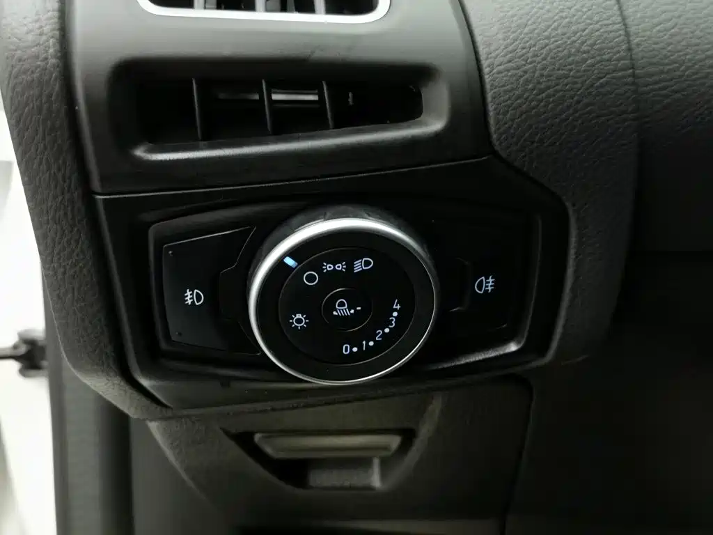 Ford Focus — миниатюра 21