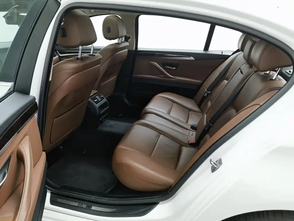 BMW 5 Series — миниатюра 15