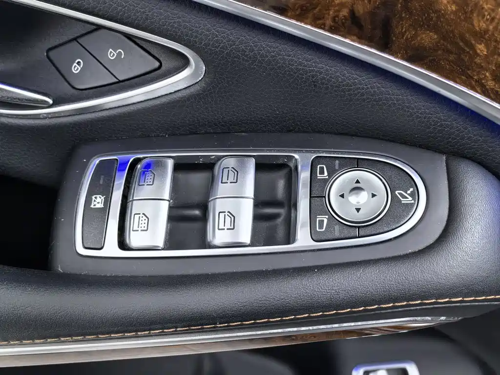 Mercedes-Benz S-Class — миниатюра 9