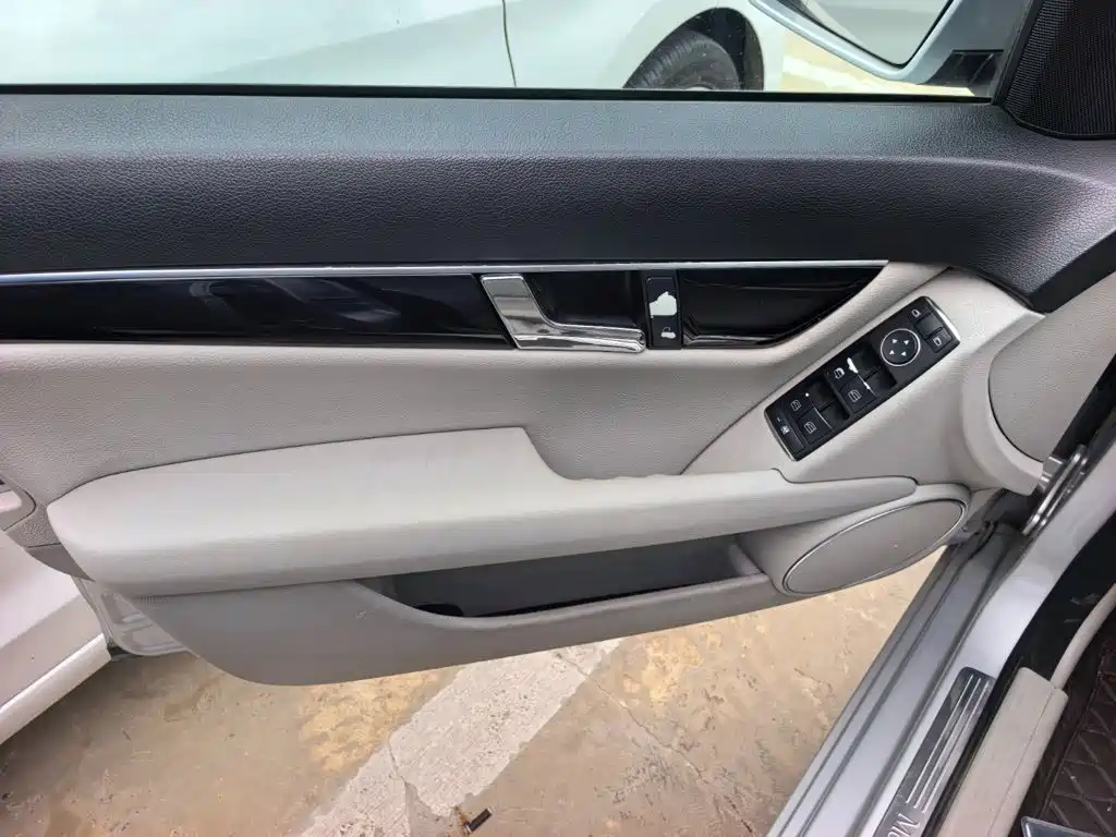 Mercedes-Benz C-Class — миниатюра 4