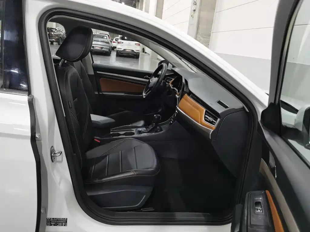 Volkswagen Bora — миниатюра 23