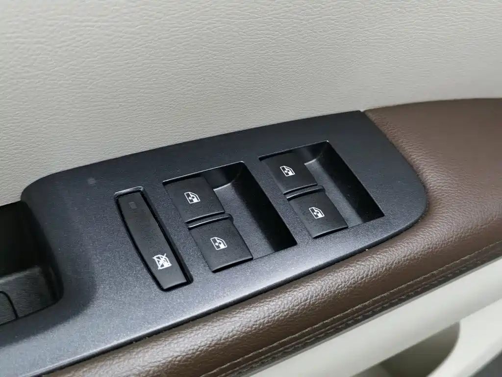 Buick GL8 — миниатюра 9