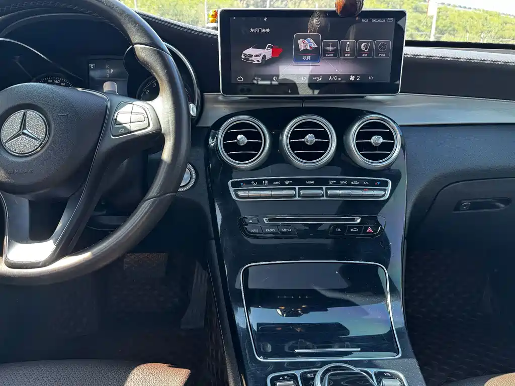 Mercedes-Benz GLC — миниатюра 12
