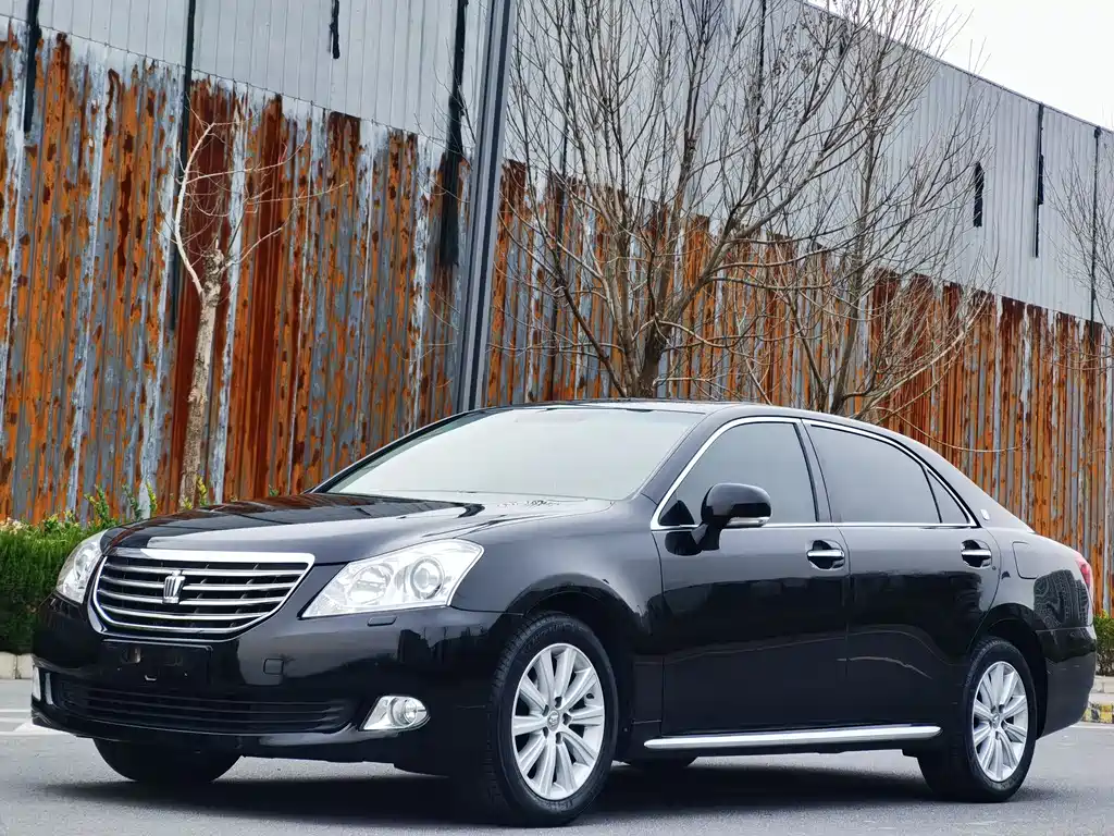 Купить Toyota Crown