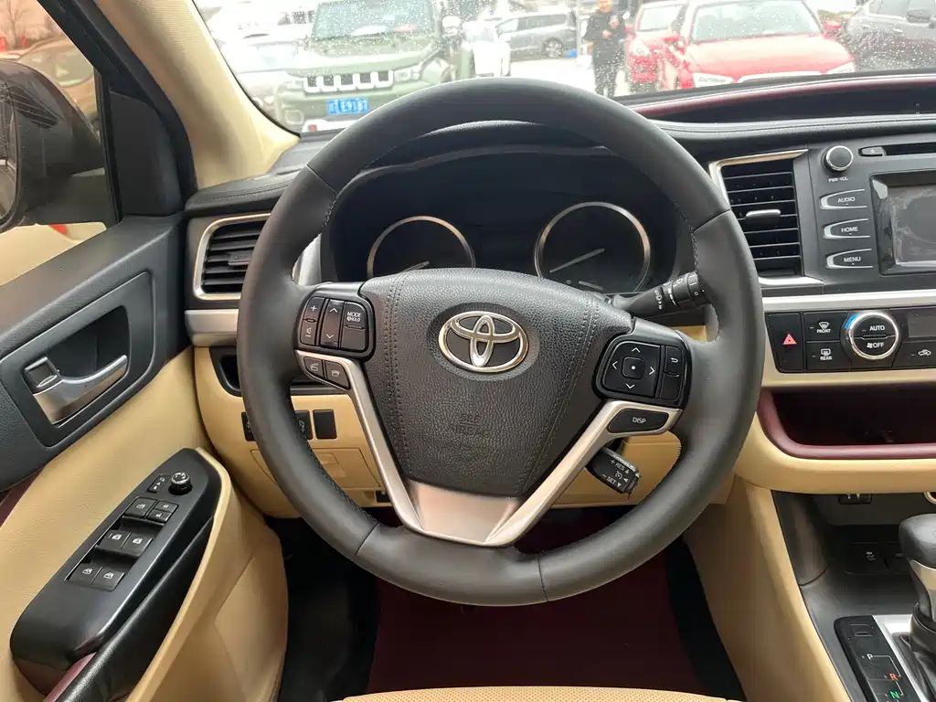TOYOTA HIGHLANDER