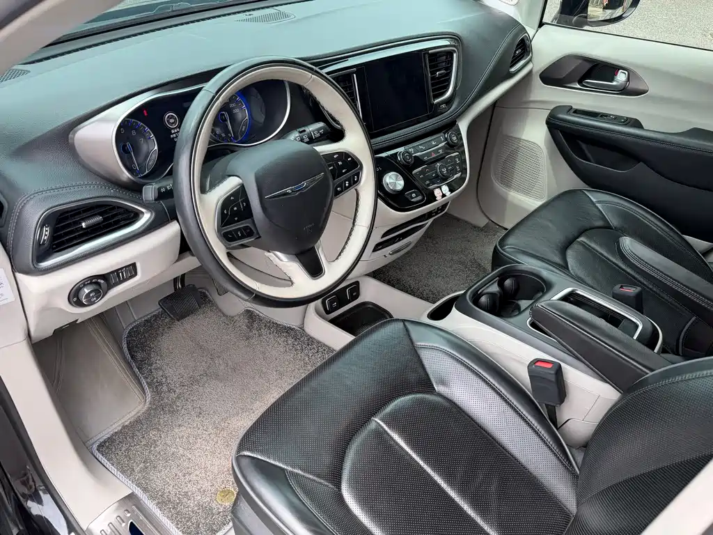 Chrysler Grand Voyager (Import) — миниатюра 4