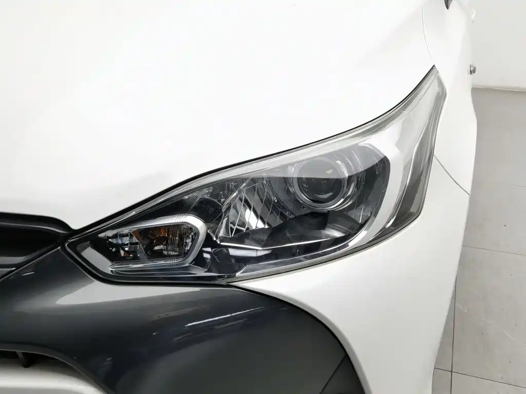Toyota Yaris L — миниатюра 7