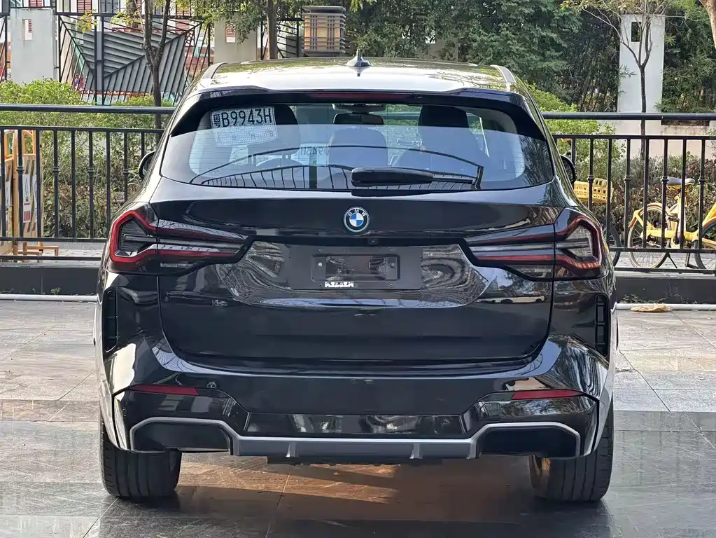 BMW iX3 — миниатюра 8