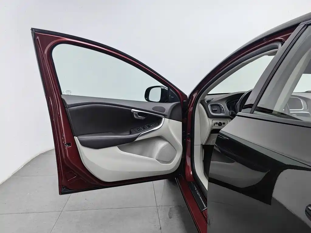 Volvo V40 — миниатюра 8