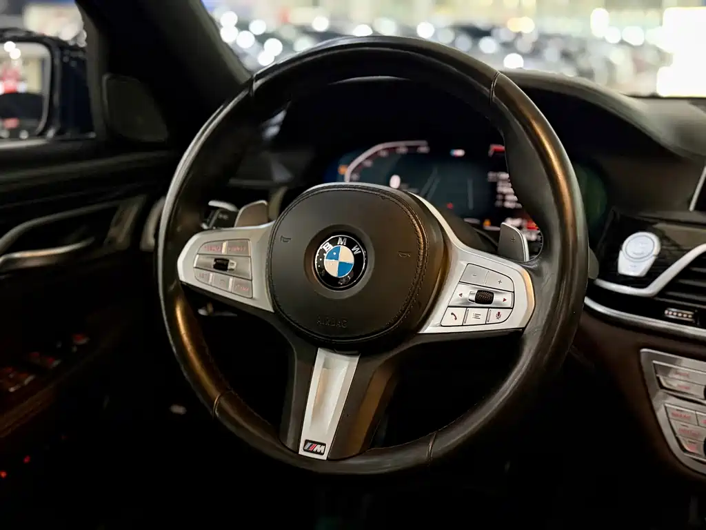 BMW 7 Series — миниатюра 8