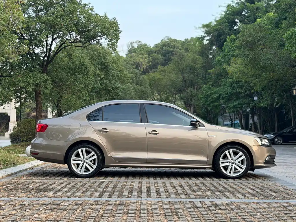 Volkswagen Sagitar — миниатюра 4