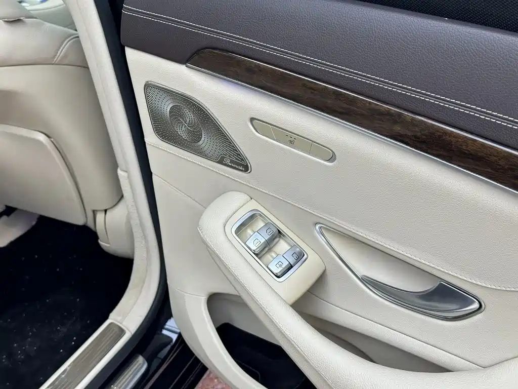 Mercedes-Benz S-Class — миниатюра 31