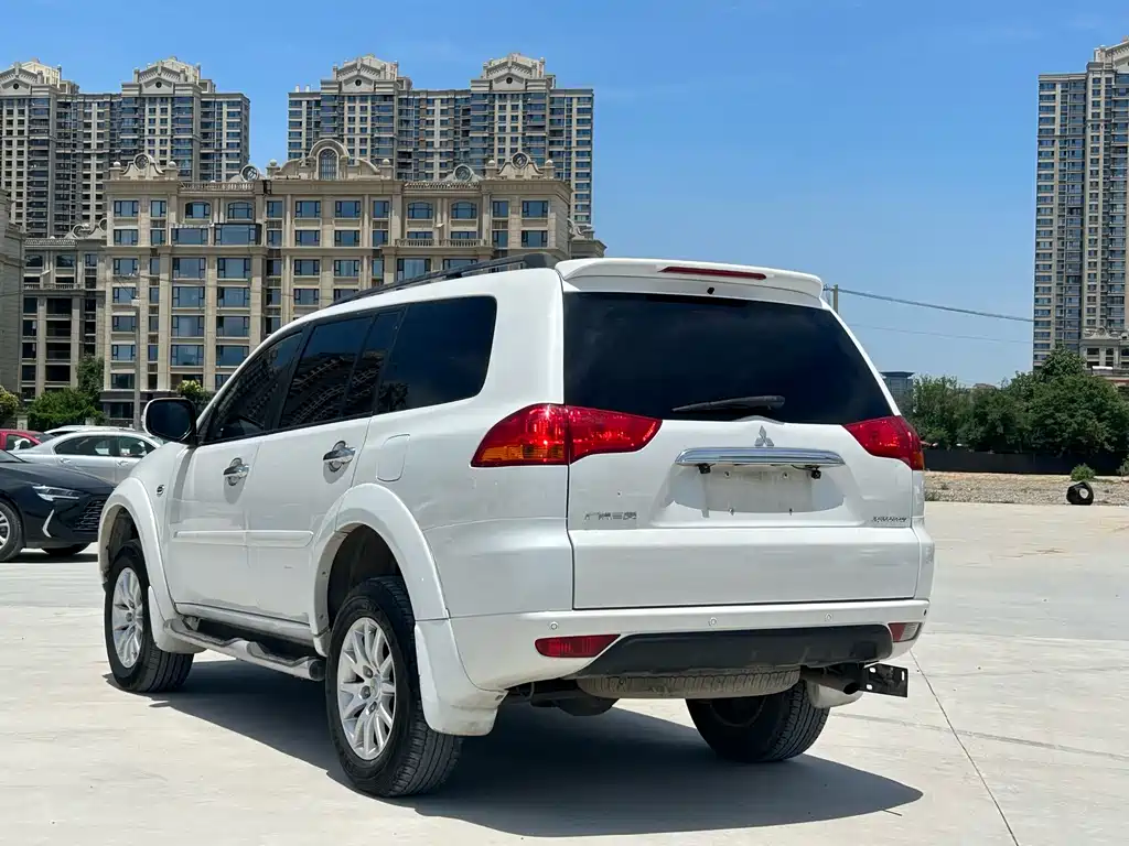Mitsubishi Pajero Sport — миниатюра 7