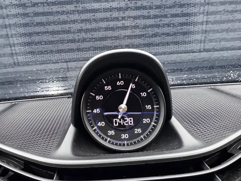Porsche Taycan — миниатюра 23