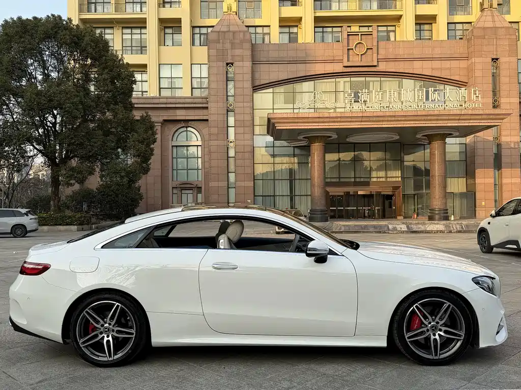 Mercedes-Benz E-Class (Import) — миниатюра 30
