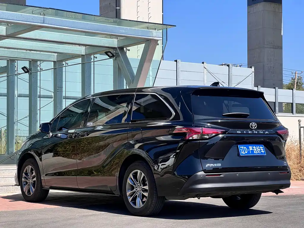 Toyota Sienna — миниатюра 6
