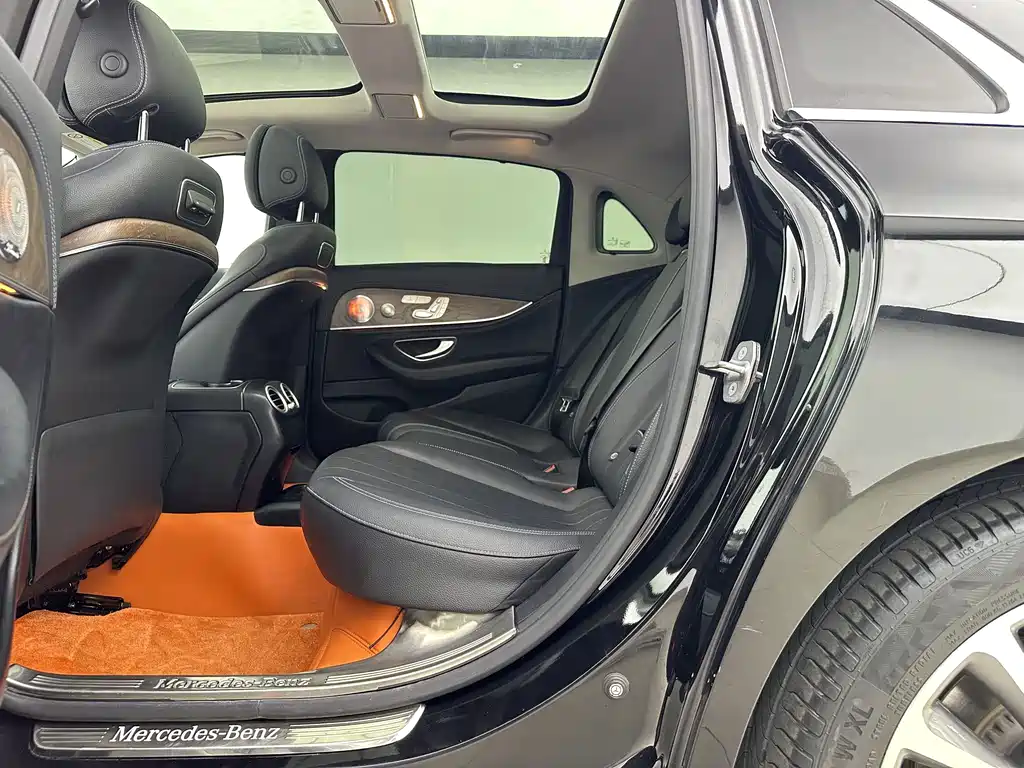 Mercedes-Benz E-Class — миниатюра 5