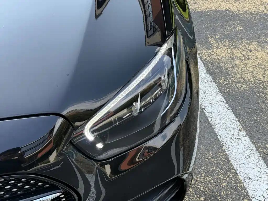 Mercedes-Benz E-Class — миниатюра 10