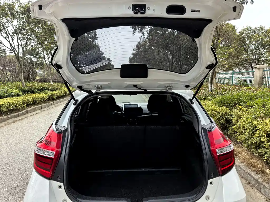 TOYOTA YARIS L ZHIXUAN