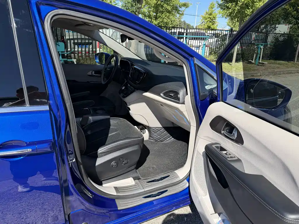 Chrysler Grand Voyager (Import) — миниатюра 14