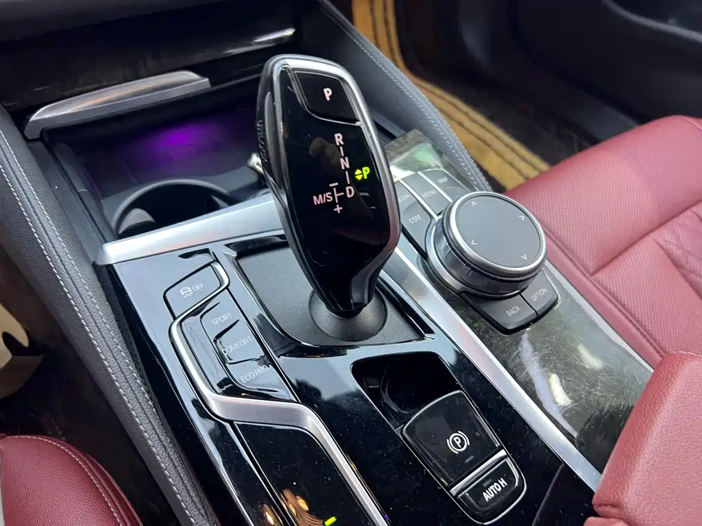 BMW 5 Series — миниатюра 16