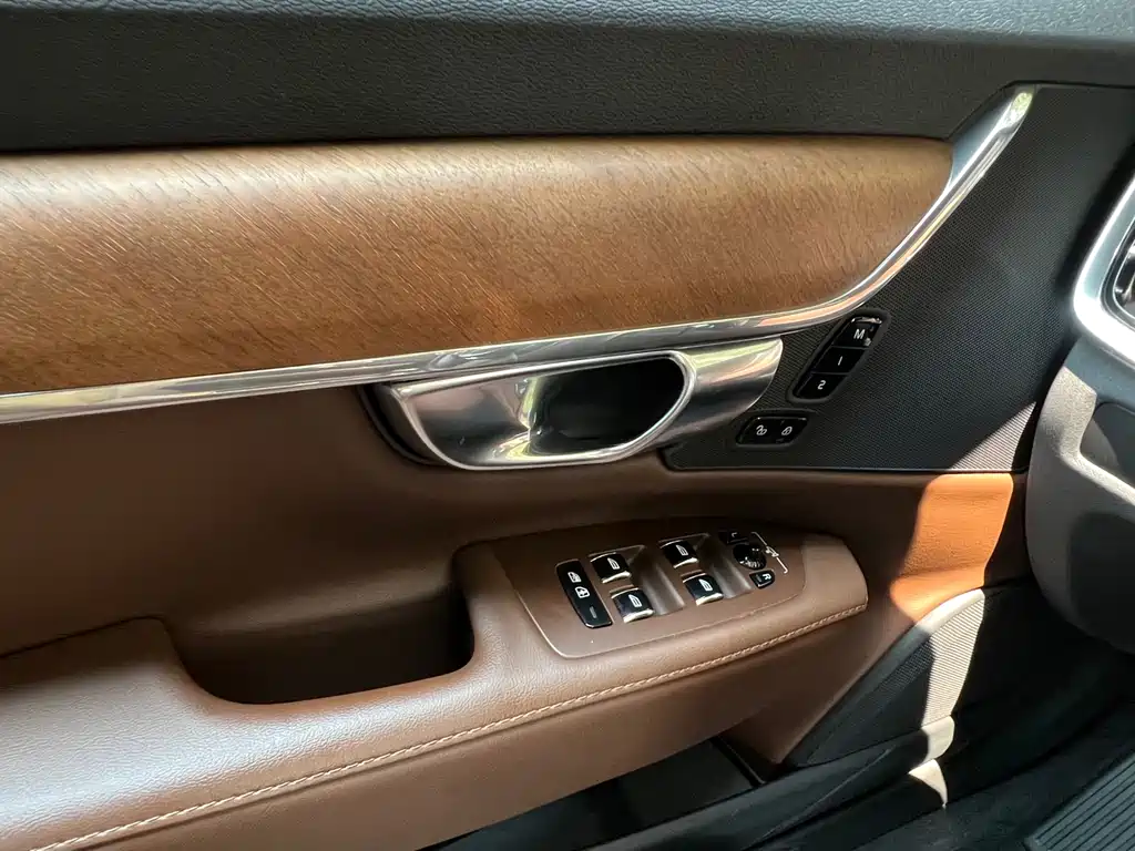 Volvo S90 2024 B5 Luxury